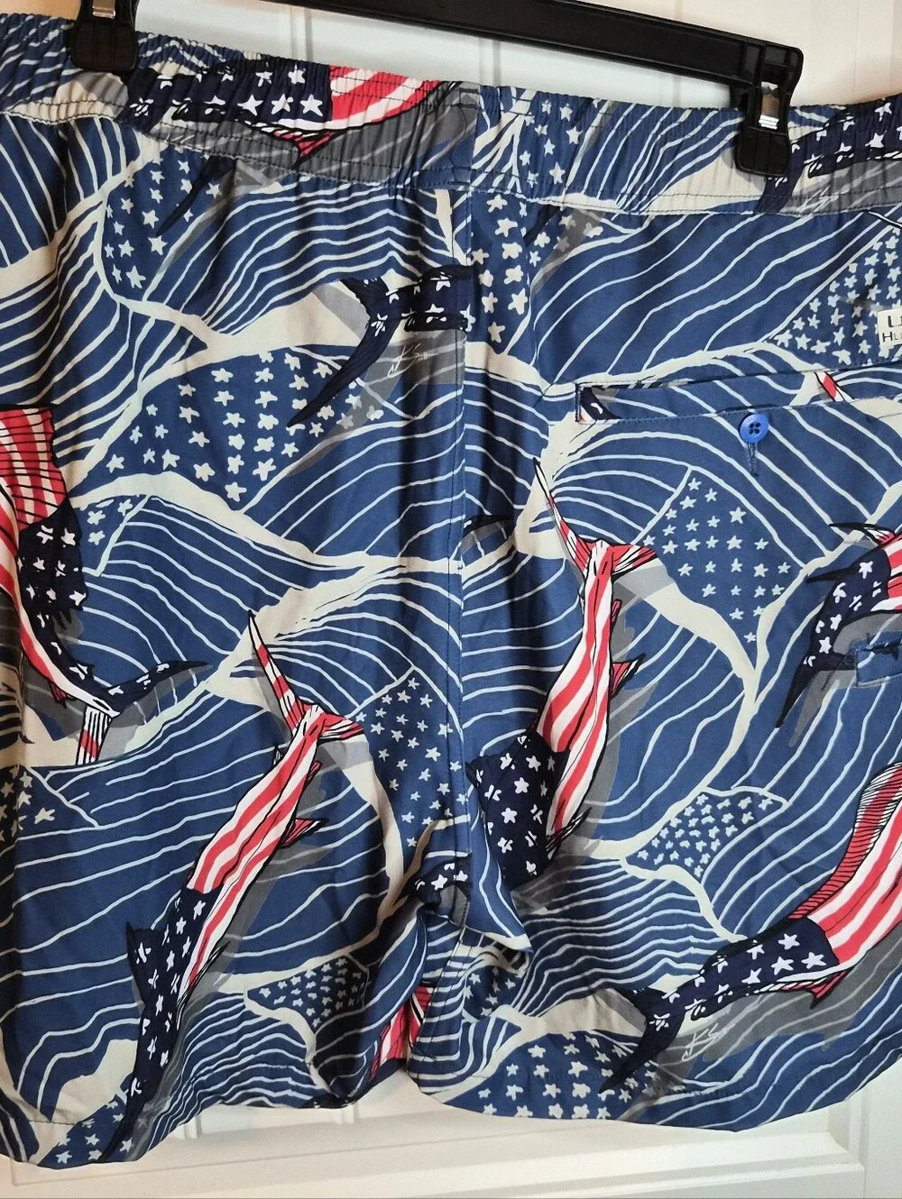 XL Huk Men's Flag Fish Linerless Shorts USA Playa Beach Pool Vacation Fish Activ